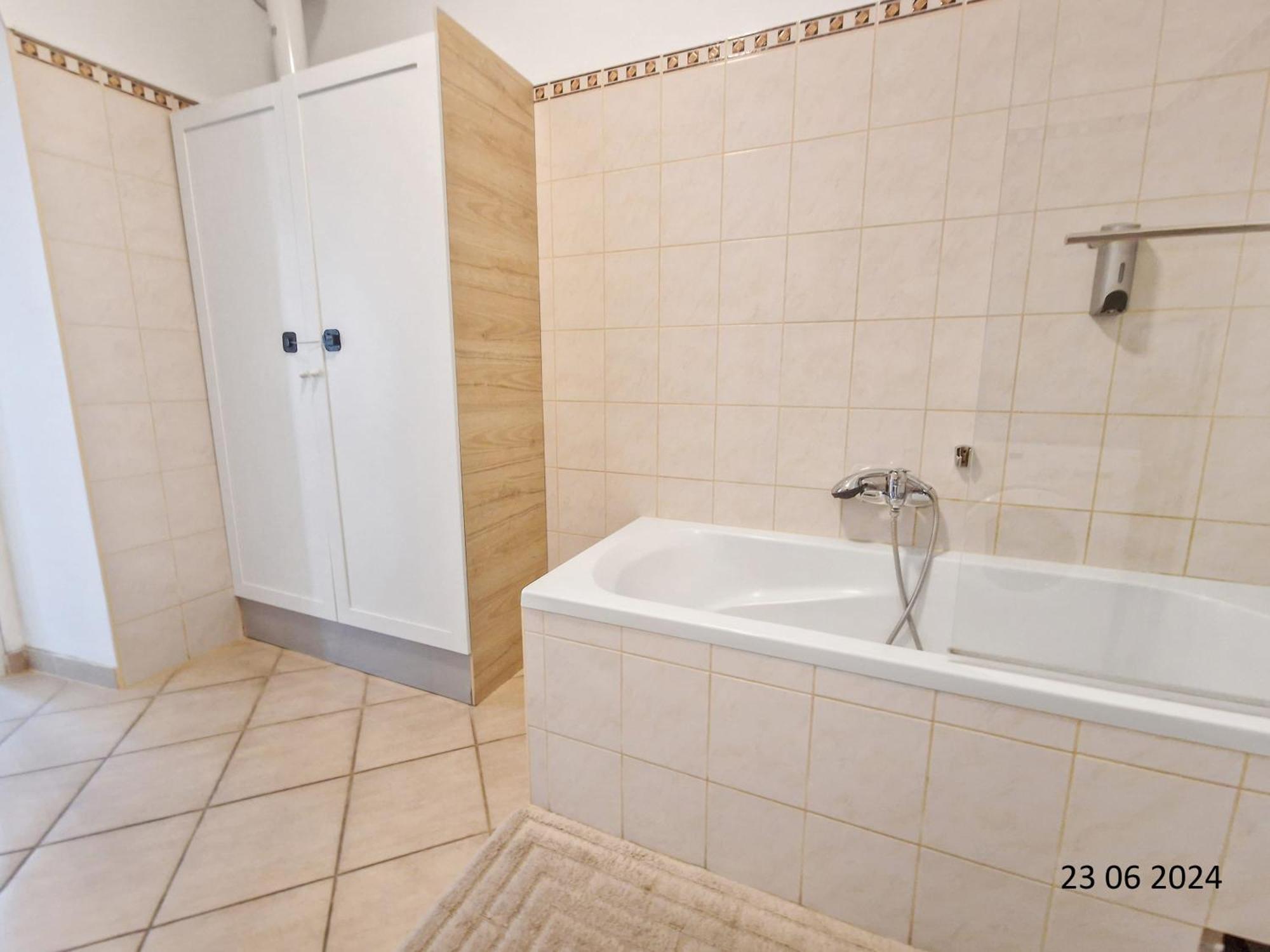 Elegant Three-Bedroom Suite Wien Ngoại thất bức ảnh